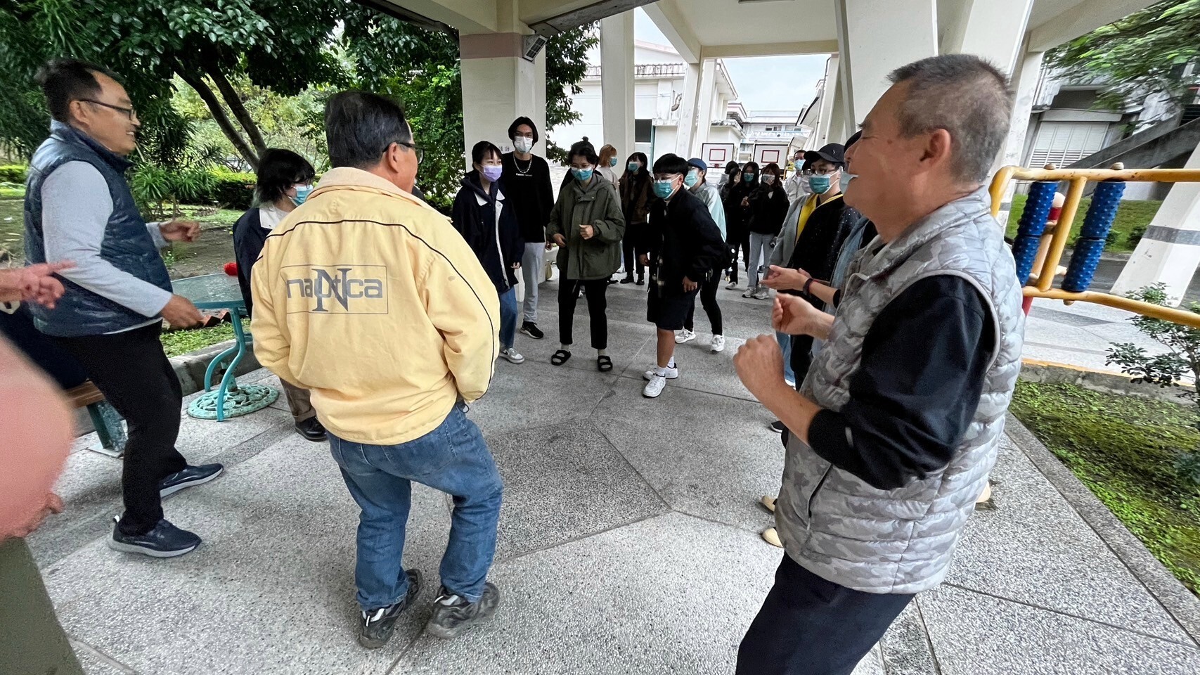 青銀同歡帶動唱