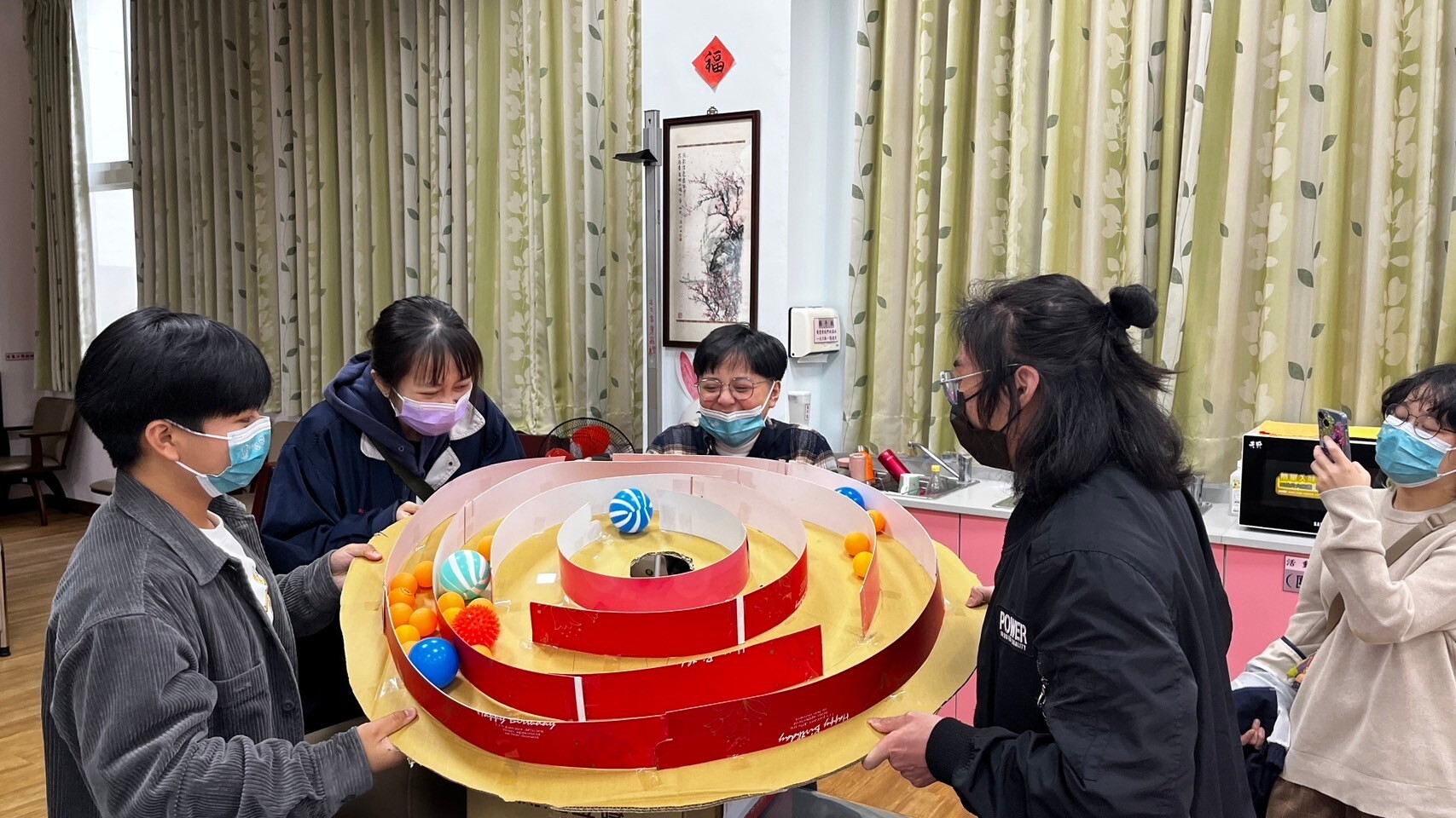訓練長者合作協調的遊戲,連學生都玩得很開心