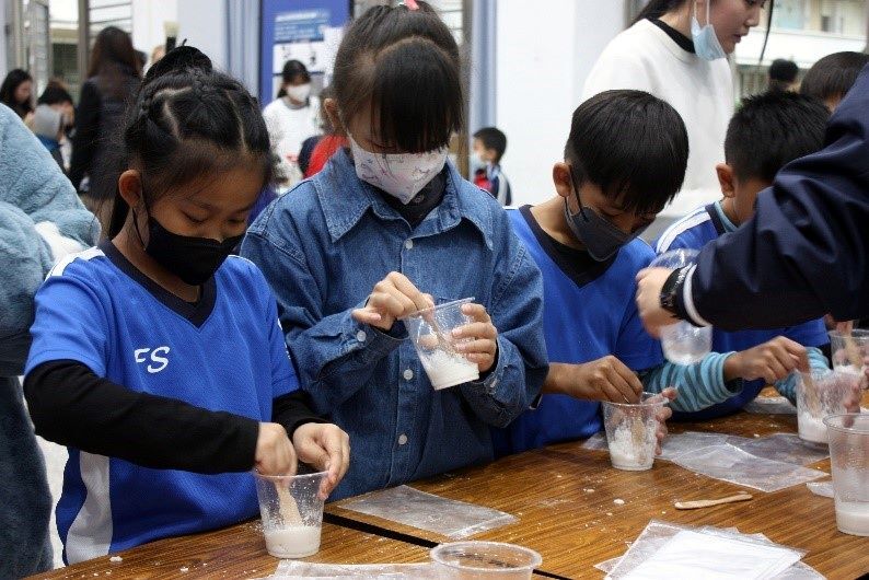豐山國小學生製作「非牛頓流體」