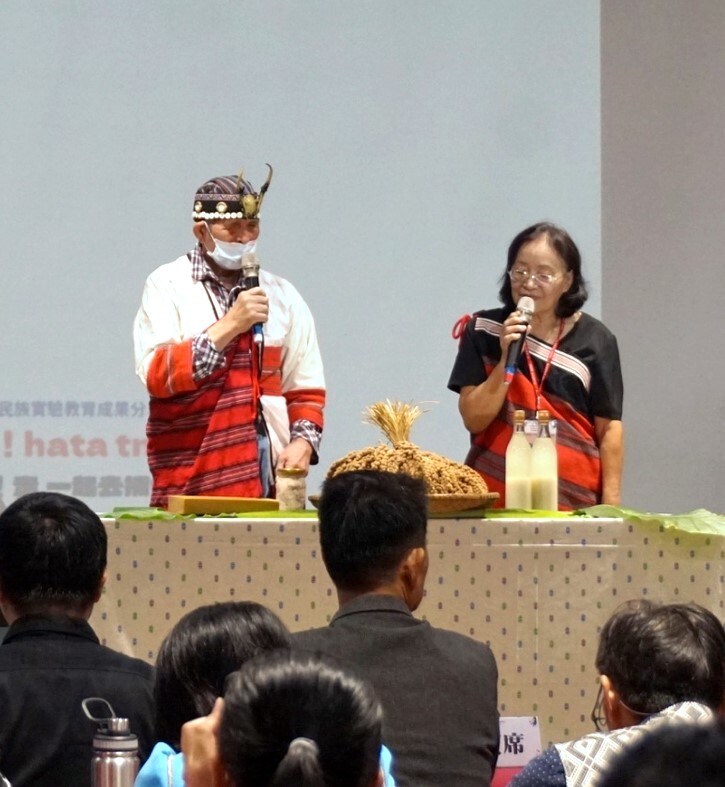 泰雅族楊有福耆老進行祈福儀式,為活動揭開序幕