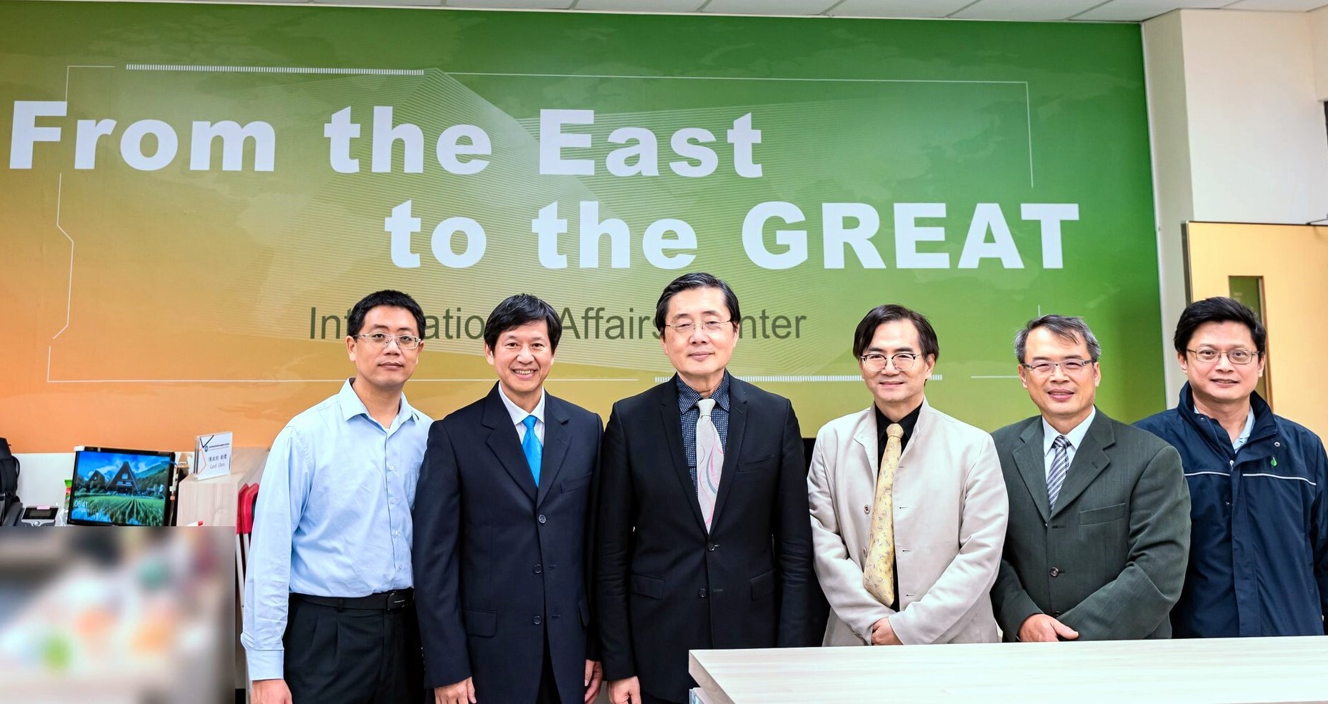 Group Photo in front of the Slogan of Management College