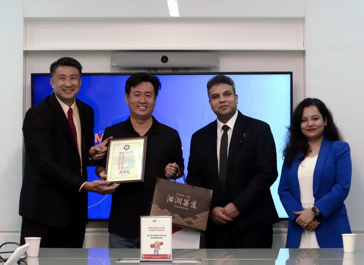 Professors Chin-Jung Luan, Mohammad Shadab Khalil, and Pubali Chatterjee of the Dept. of IB, National Dong Hwa University, presenting the certificate of appreciation to FPT Software