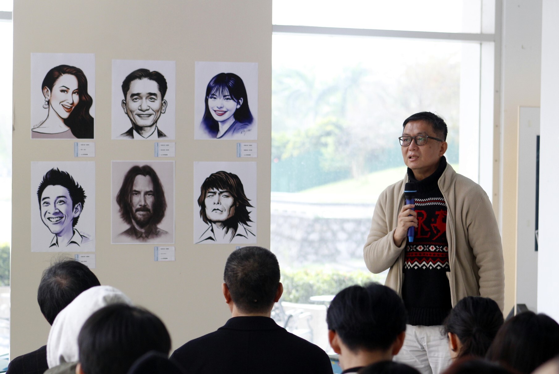 胡覺隆老師致詞感謝所有同學的參與,將學習反映在作品中,將個性反映在色彩與線條上