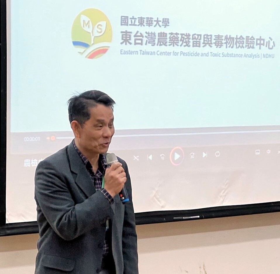 徐輝明副校長致歡迎詞,感謝講師與嘉賓之熱烈參與,並非常感謝農檢中心從成立後之努力,使中心能順利維持營運