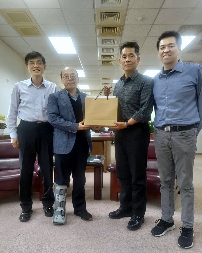 經濟部標準檢驗局代表團拜會東華大學徐輝明校長,就氣候變遷與淨零排放議題深入討論