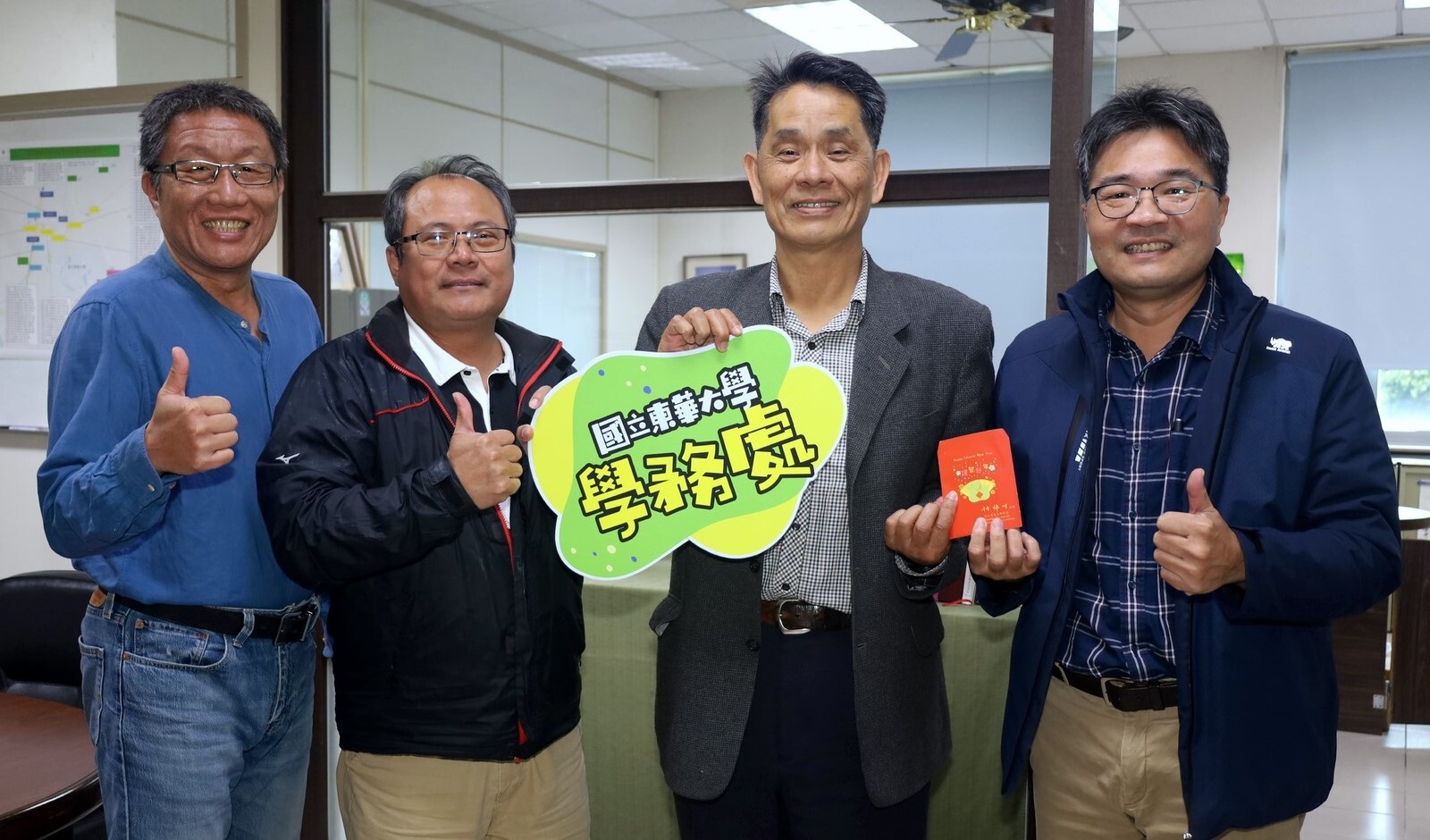 校長與學生事務處林俊瑩學務長及同仁合照