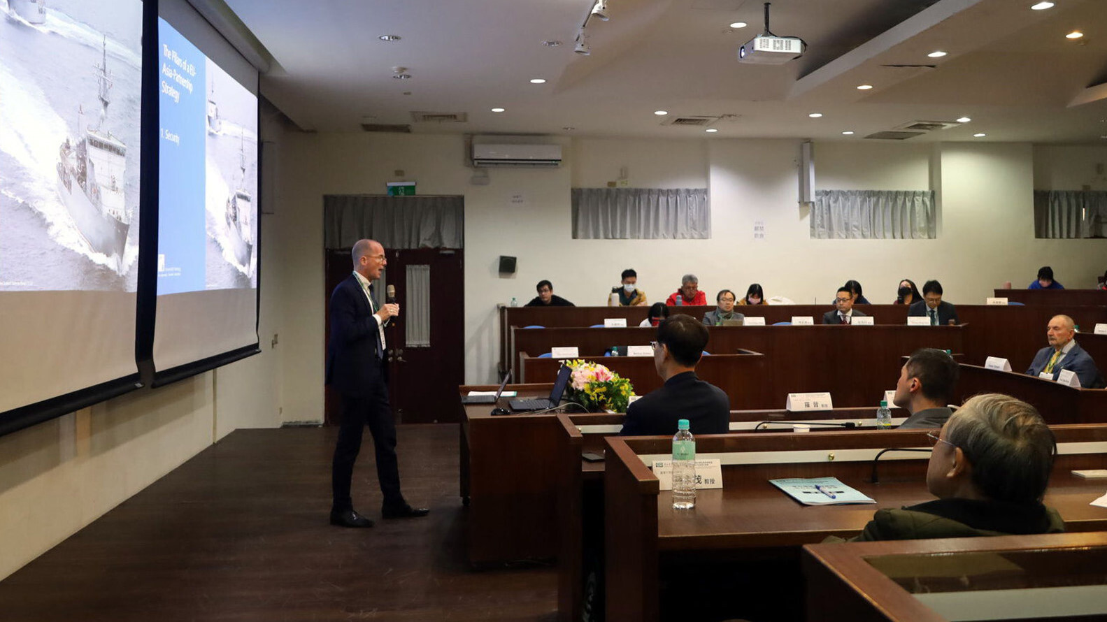德國漢堡大學國際學院副院長Prof. Dr. Markus Kotzur,以「更牢固的夥伴關係?瞬息萬變世界中的歐亞關係為題發表演講