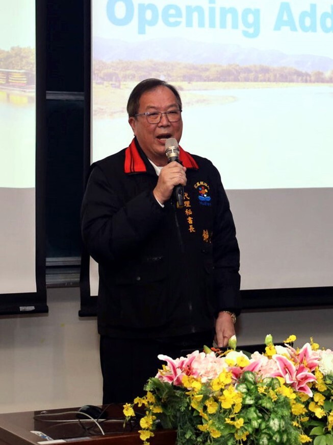 花蓮縣政府饒忠秘書長致詞,表達歡迎國內外學者與會,並祝福論壇圓滿成功