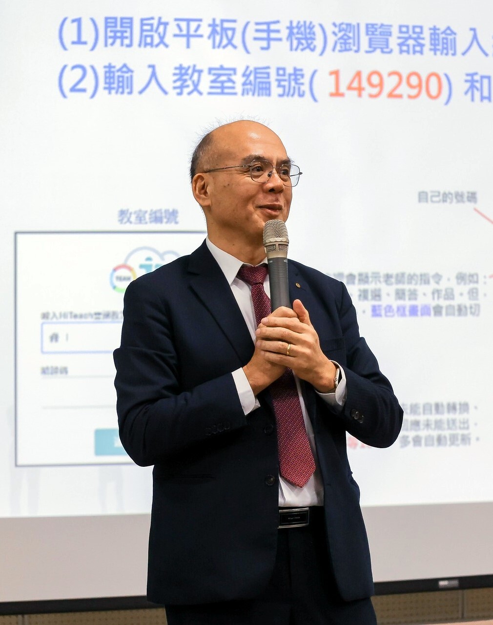 吳權威執行長分享教育智慧系統