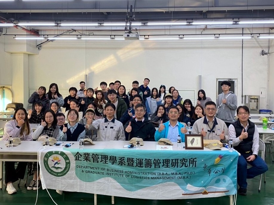 勤美公司總經理及主管與東華師生合照