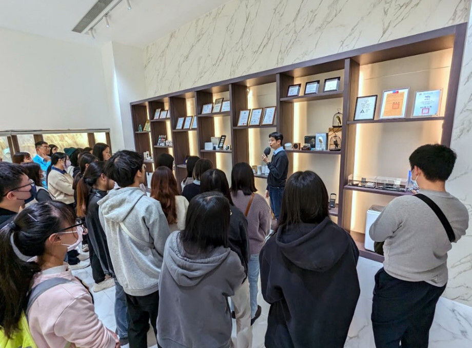 邁特電子的產品展示牆令同學對各種創意印象深刻