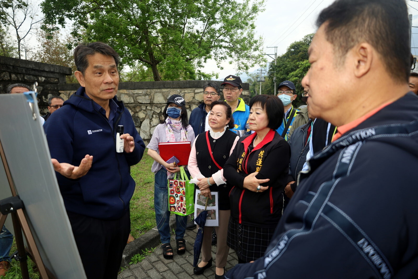 徐輝明校長針對縣府改善方案,現場提出學校建議方案