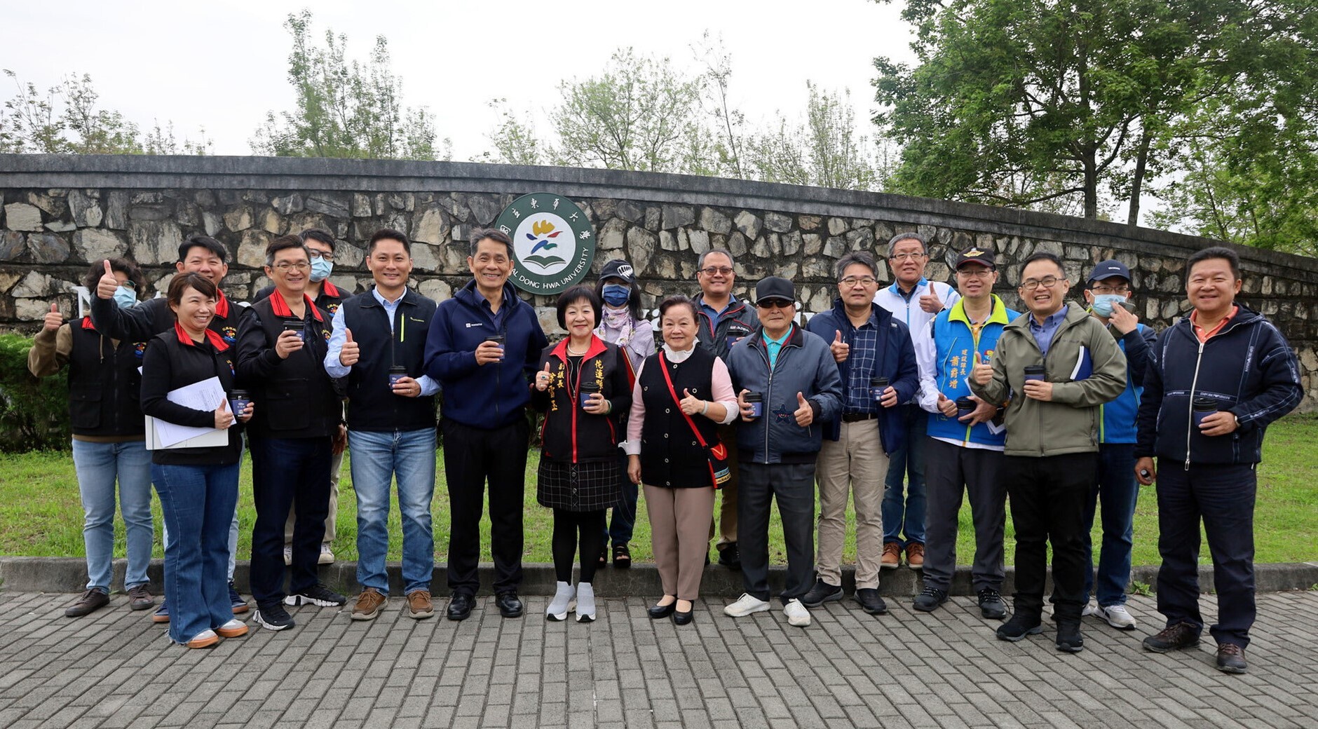 參與東華大學周邊道路改善方案會勘人員大合照