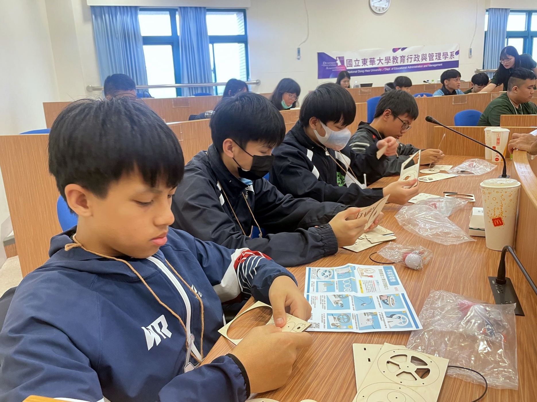 「數學直播共學暨國中繁星培育營」手作課程-手動發電機DIY