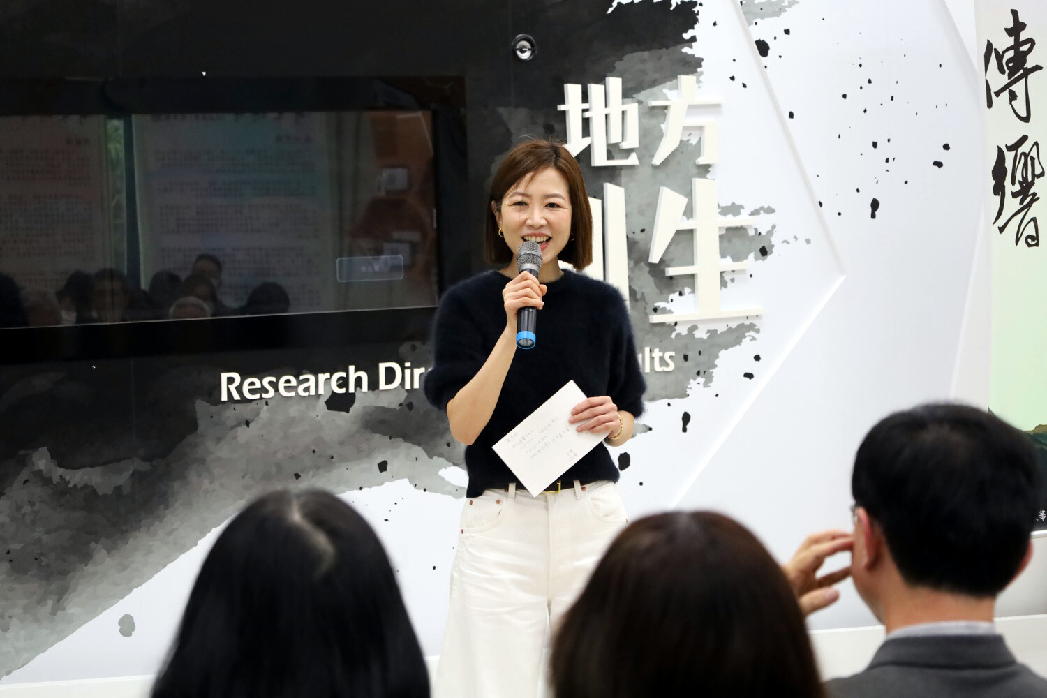 《人社東華》電子報第三任主編許甄倚教授在東華風景中,喚起校園中情真意切的記憶