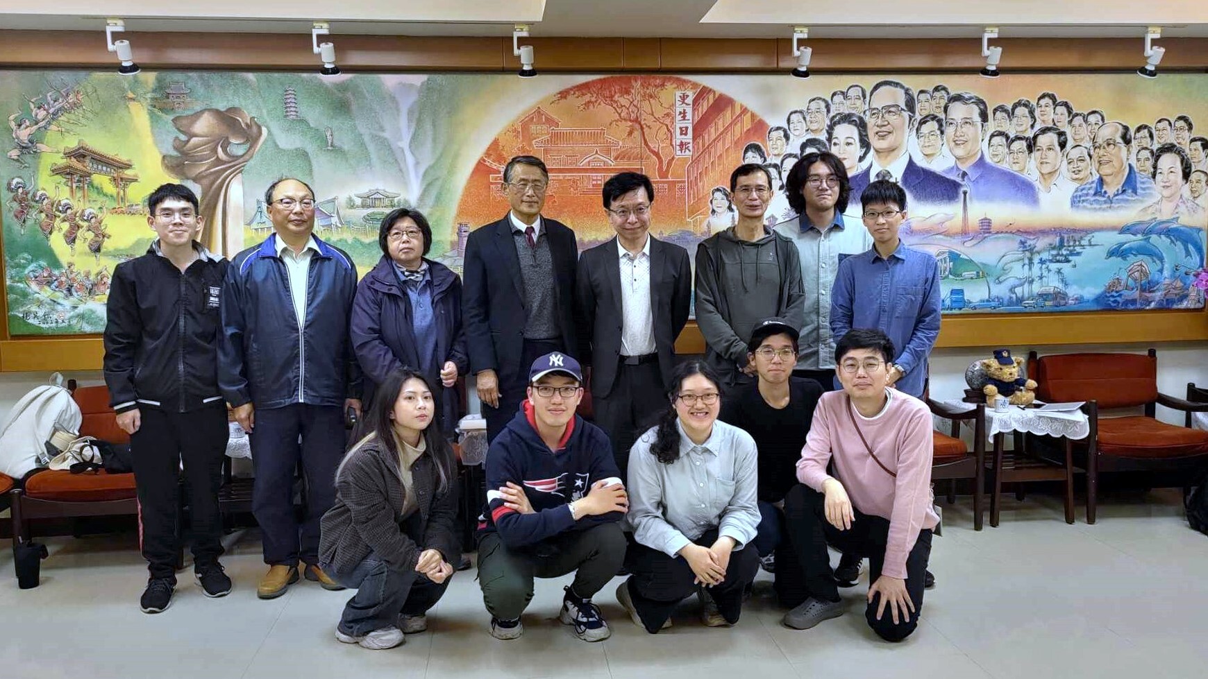 團隊成員與更生日報謝立德社長之合影