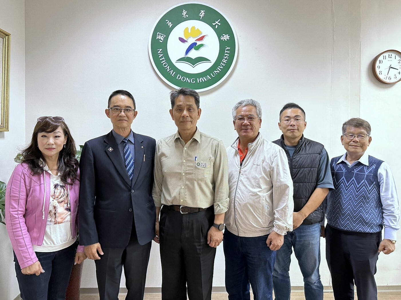 國際扶輪3490地區花蓮第一分區花蓮扶輪社楊代雲社長與夫人劉正帆女士等一行抵東華大學拜訪徐輝明校長