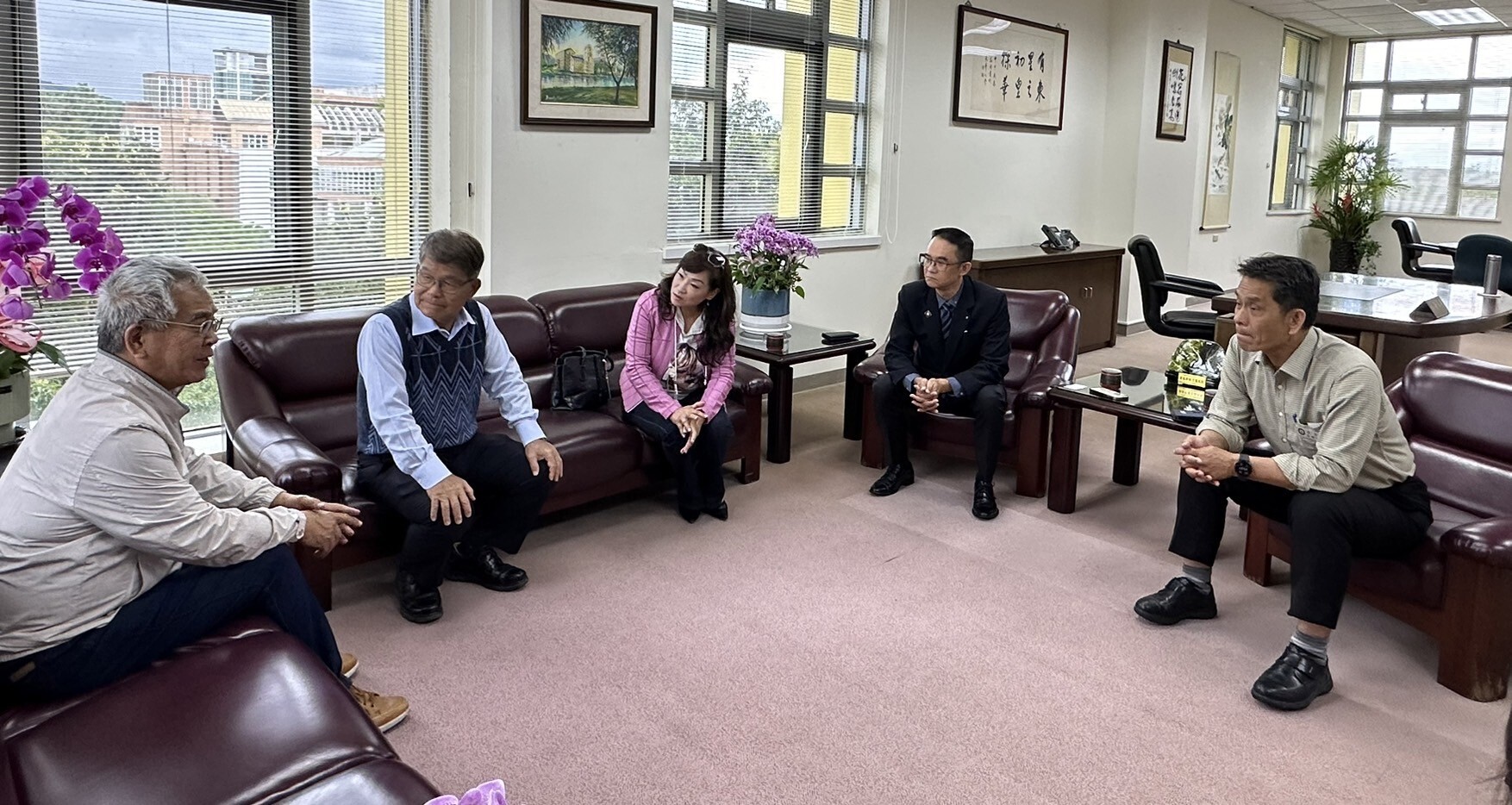 國際扶輪3490地區花蓮第一分區花蓮扶輪社楊代雲社長等一行就東華大學於0403遭受強烈地震影響,表達慰問與關切