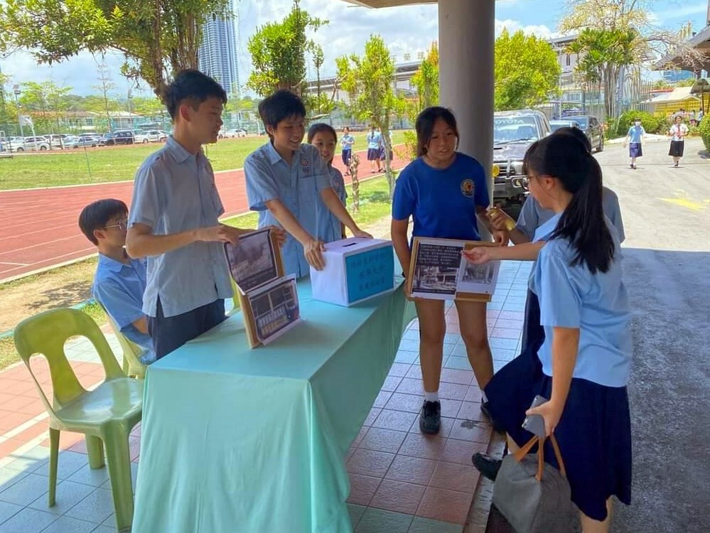 沙巴崇正中學於校內舉辦樂捐活動,捐助東華大學重建(圖片由沙巴崇正中學提供)