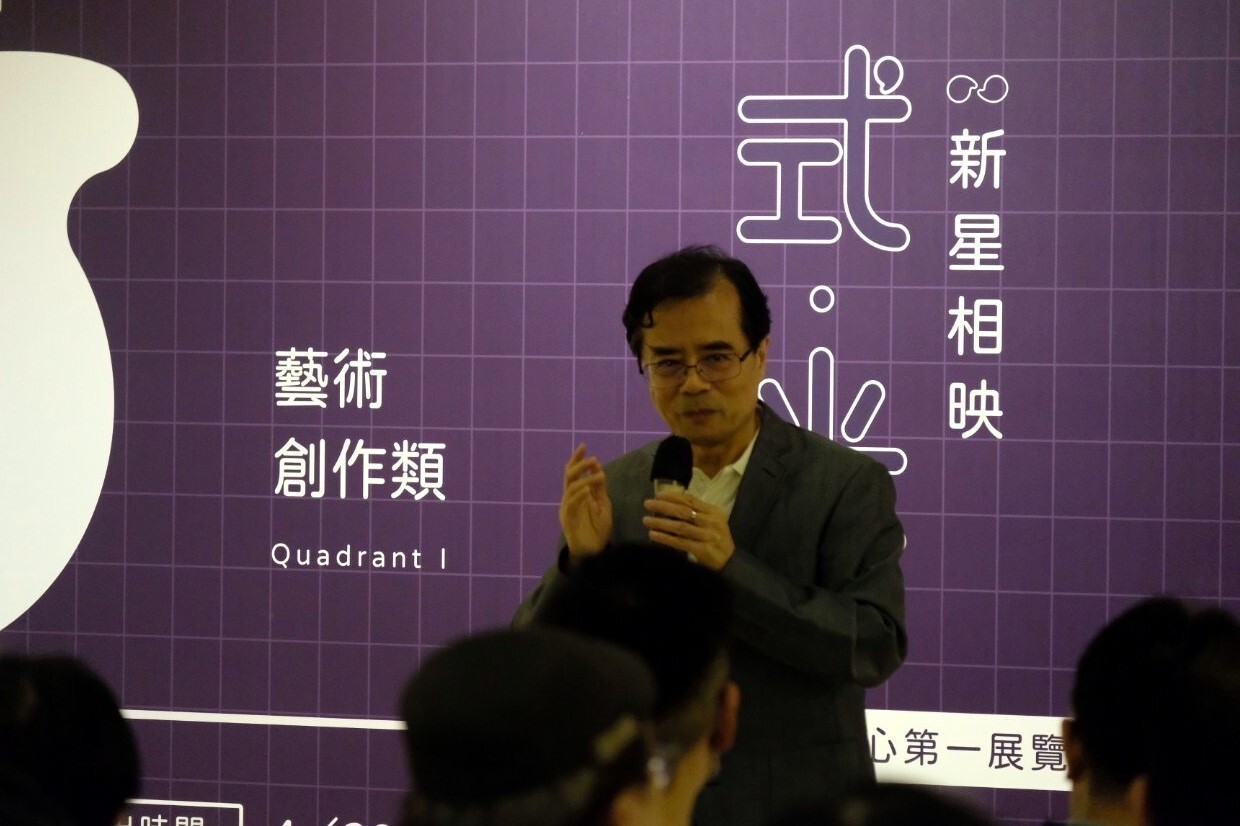 景碩科技公司李秉澤處長致詞表示,在強震過後的東華就像逗點,在短暫停頓後繼續出發,是藝設系師生共同的願望
