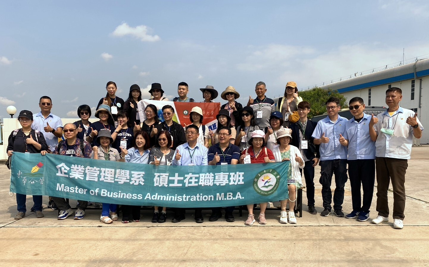 偉誠公司對訪客參訪程序有嚴謹規定,讓同學見證業者在製程上不斷創新與改進所累積起來的智慧結晶