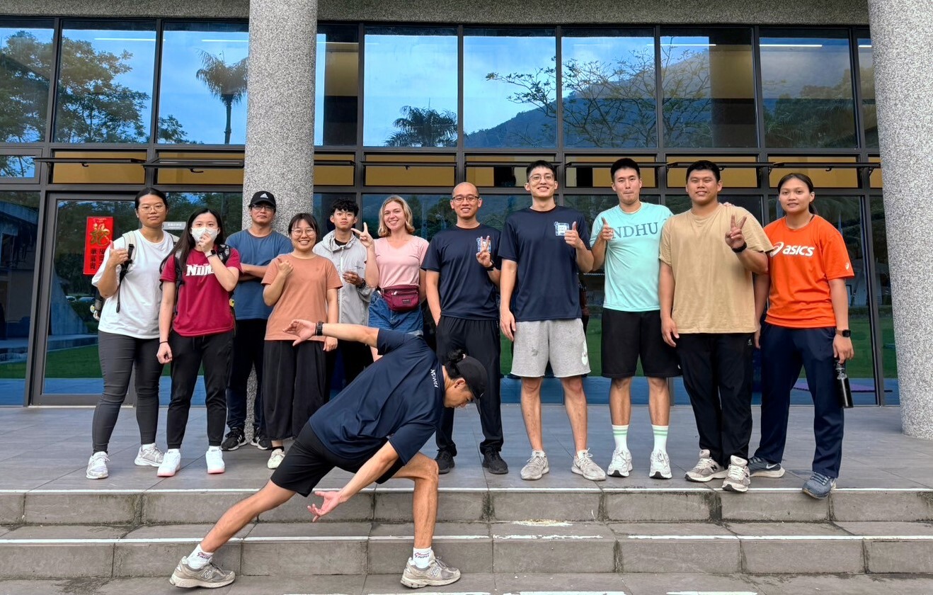 東華大學體育與運動科學系組成運科團隊為花蓮輕艇隊進行科學檢測大合照