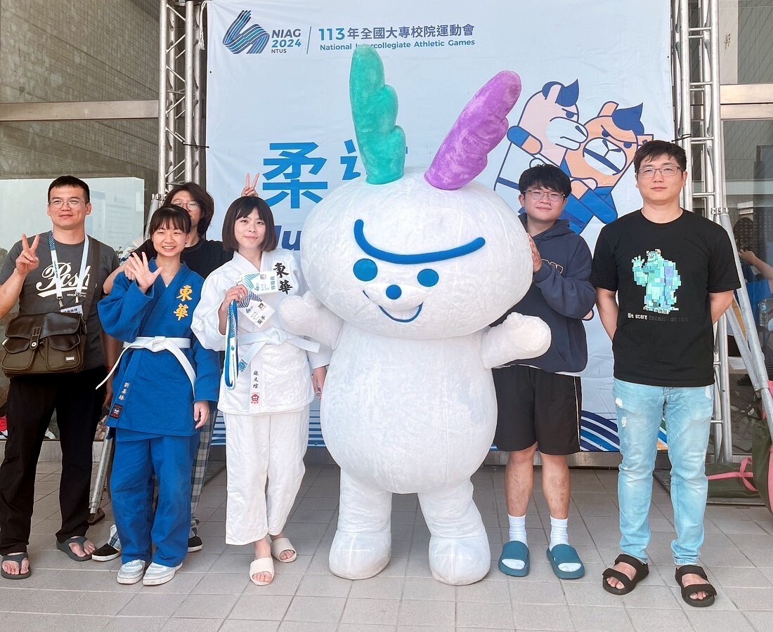 柔道社團隊合照