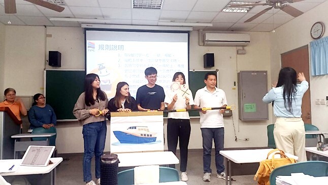 訓練班學員分組進行教學模擬展演,累積教學經驗