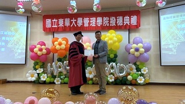 黃子郡在學期間榮獲EMBA全學年第1名成績獲得書卷獎殊榮