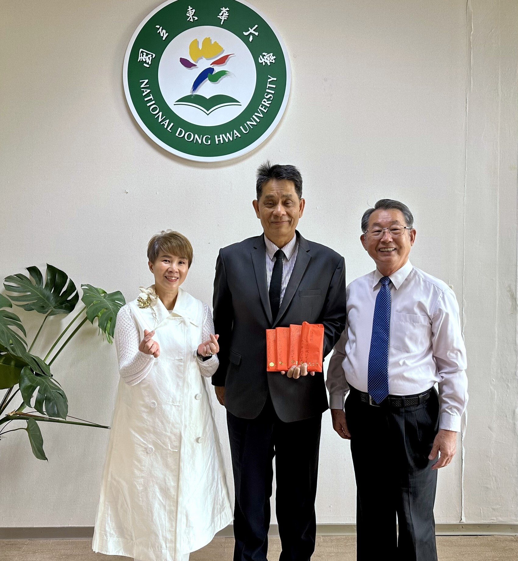宜蘭縣幼兒教育事業學會林淑玲理事長代表捐贈宜蘭縣幼兒教育事業單位之善款