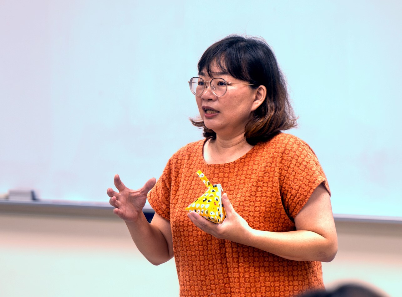 鍾宜瑄老師講授縫製方式