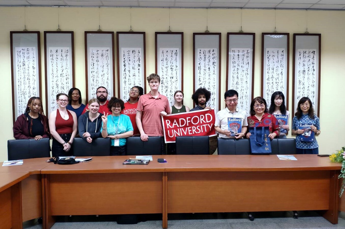 維吉尼亞州 Radford University傅亦平老師帶領海外實習參訪學生至中國語文學系參訪