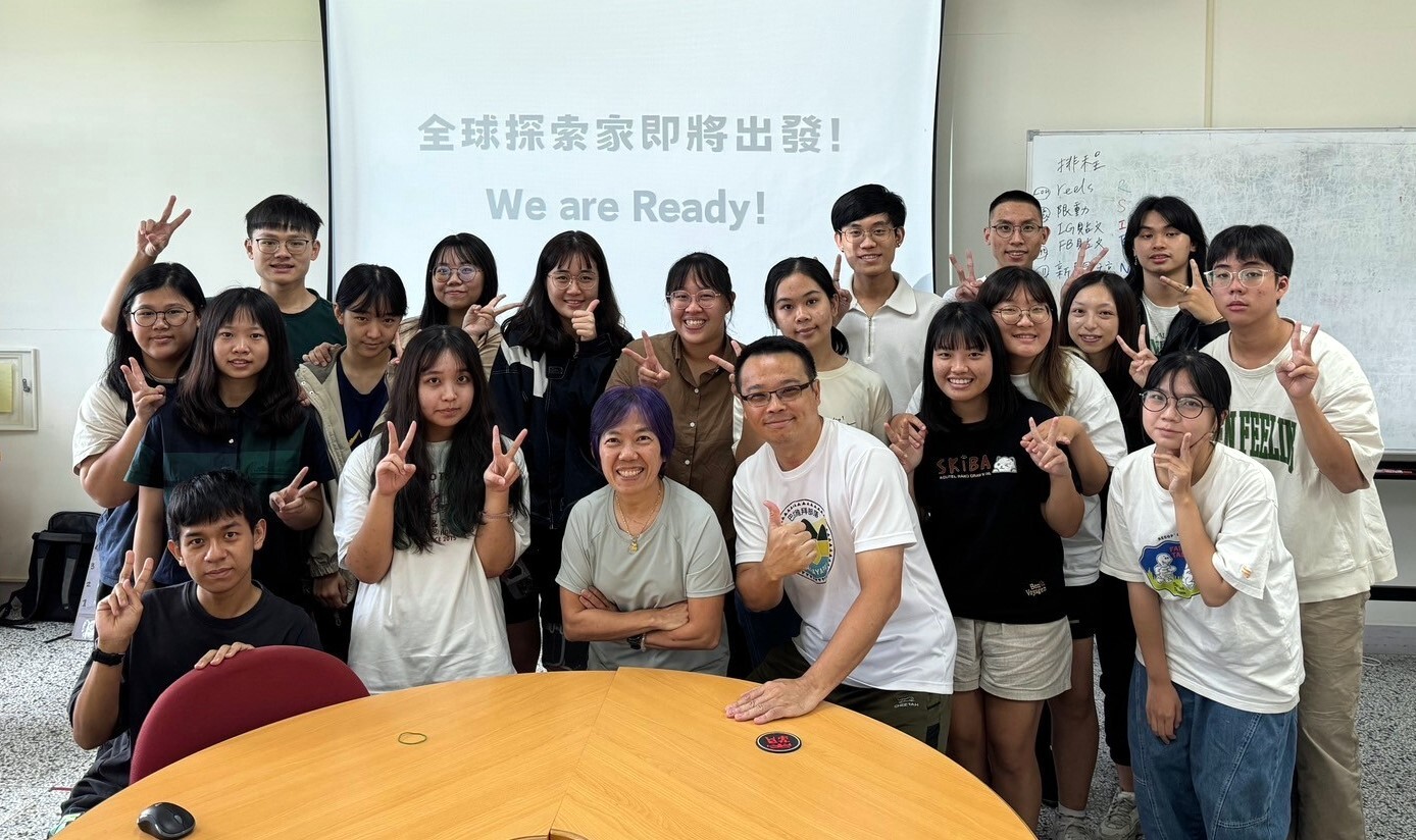 姜宗瑋老師帶領團員設計英語闖關課程活動