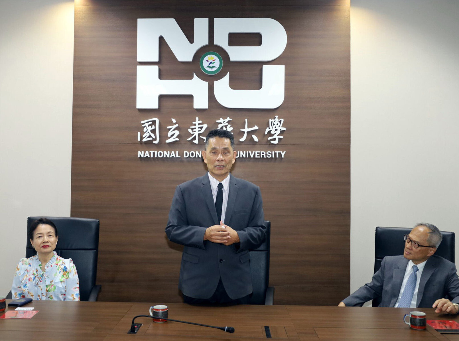 徐輝明校長致詞表達感謝澳洲墨爾本僑界捐款