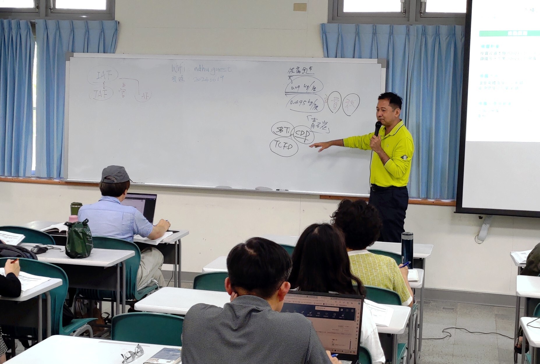 講師授課