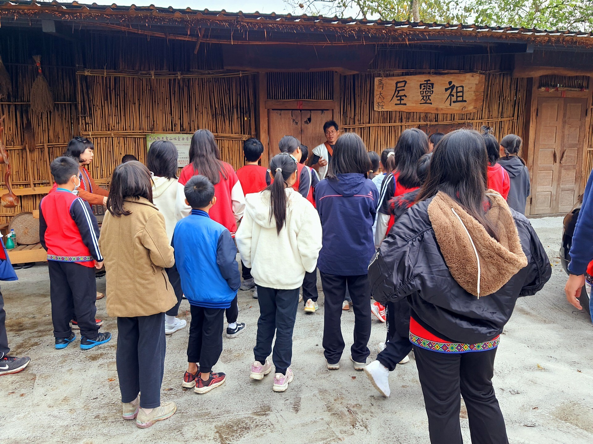 導覽介紹祖靈屋