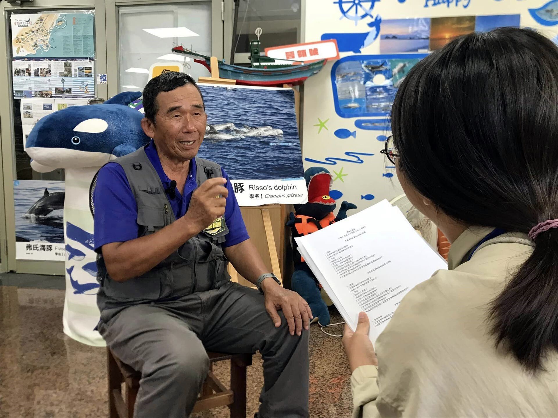 學生訪問台東成功漁港晉領號船長陳坤龍談友善賞鯨