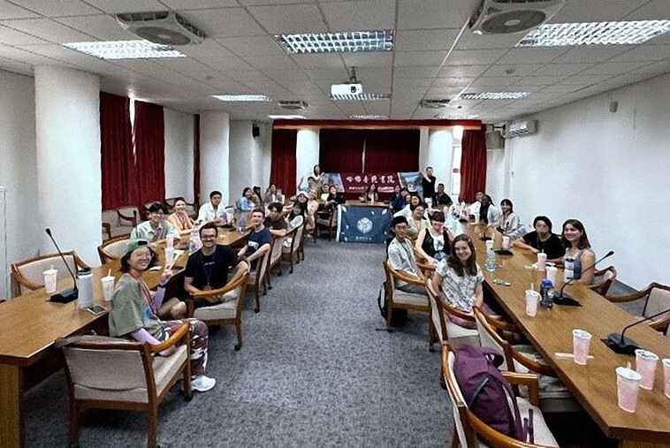 東華大學與哈佛大學同學大合照