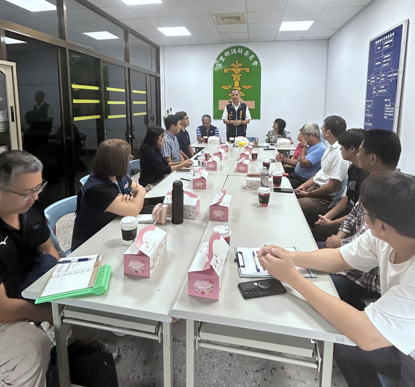 富里鄉江東成鄉長召集相關單位進行「富里鄉幸福巴士計畫」輔導會議