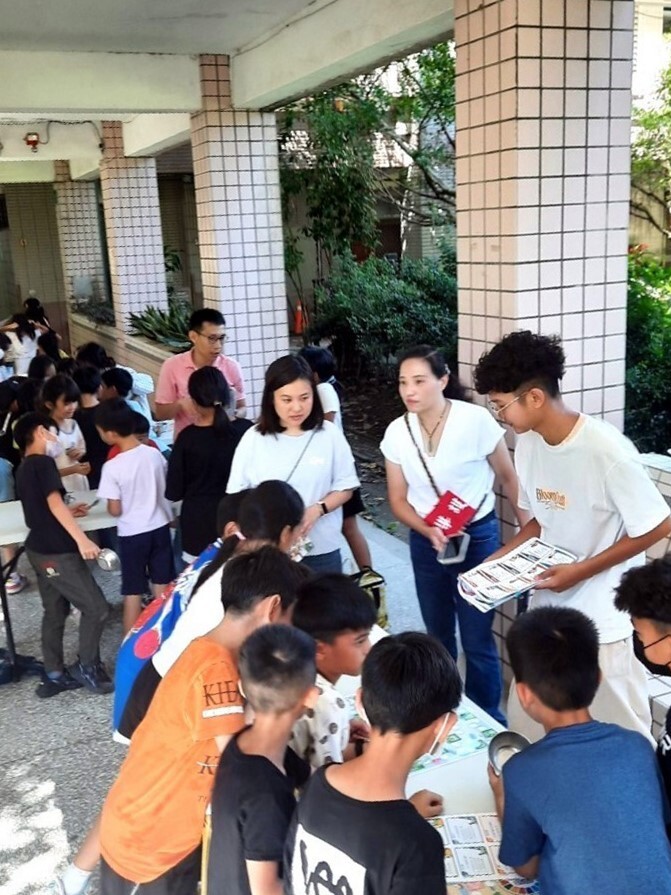 東華大學將淨零碳排設計成大富翁遊戲