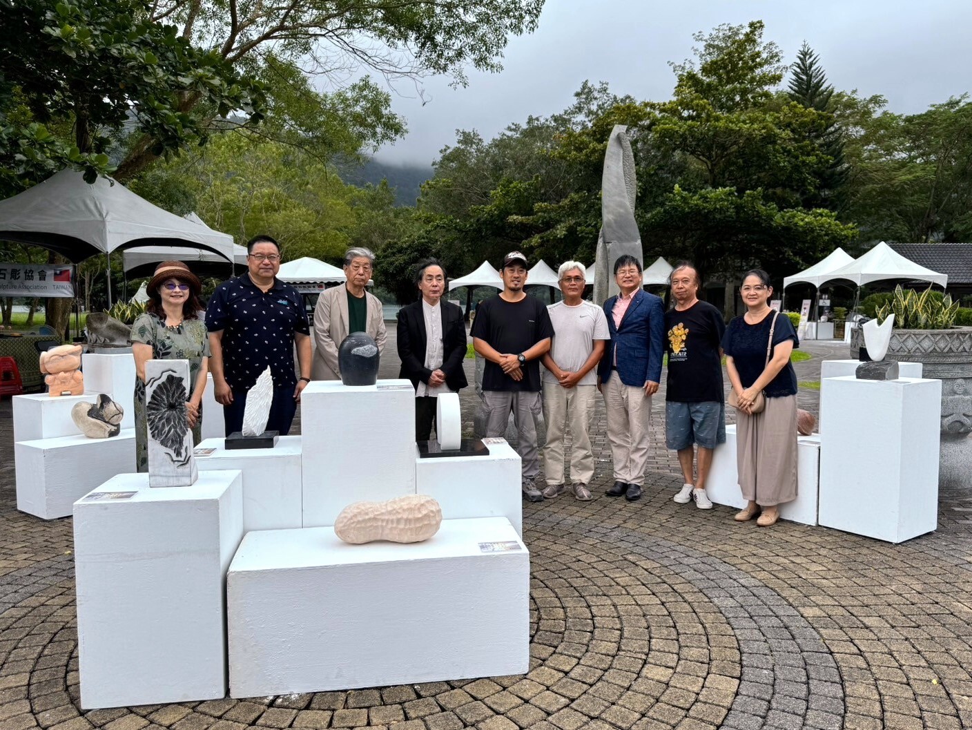 藝術學院廖慶華院長與藤原洋次郎老師、高橋昌人老師一同前往鯉魚潭手敲石雕藝術節參觀