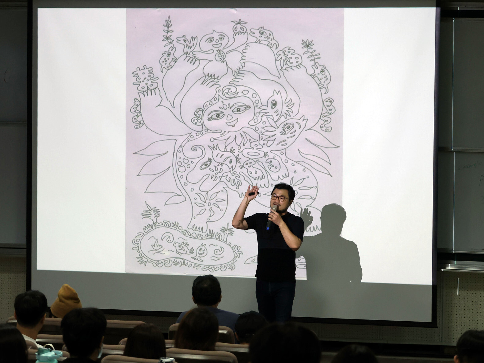 講者迷人、溫暖且親切的演說神態,吸引著聆聽的學子