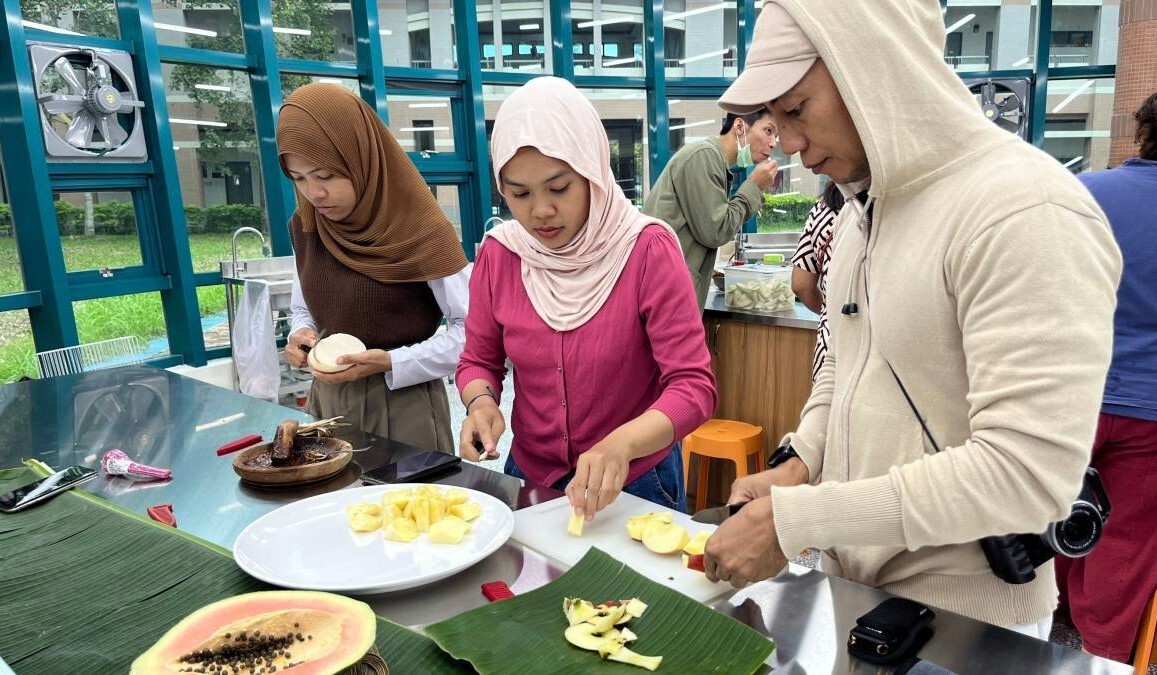 Halal food sharing-2