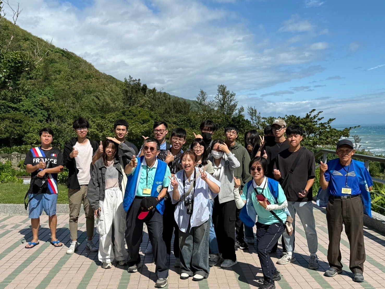 東華大學觀遊系學生與觀光署東海岸國家風景區管理處解說老師們合照