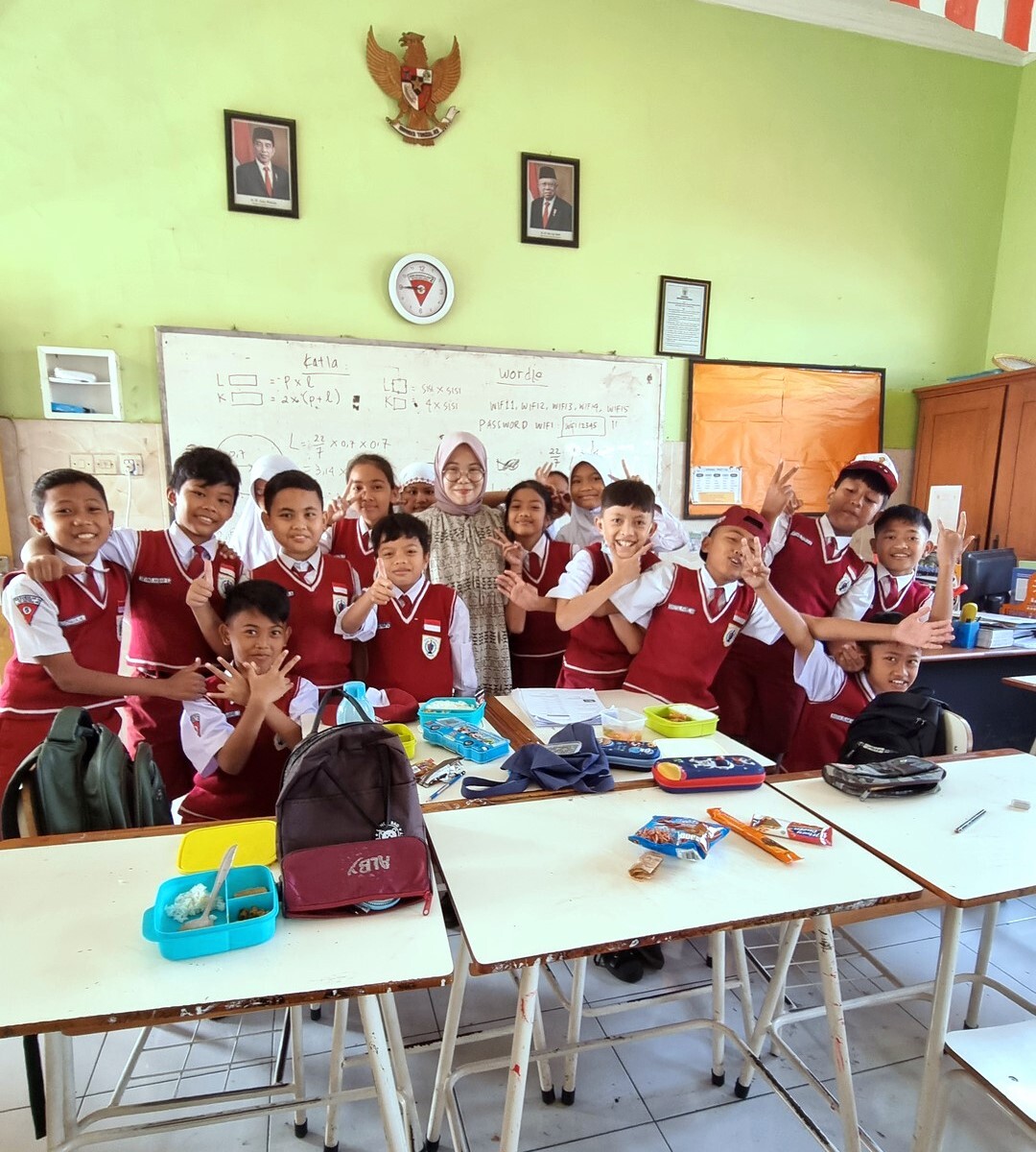 Researchers and students pose for a group photo