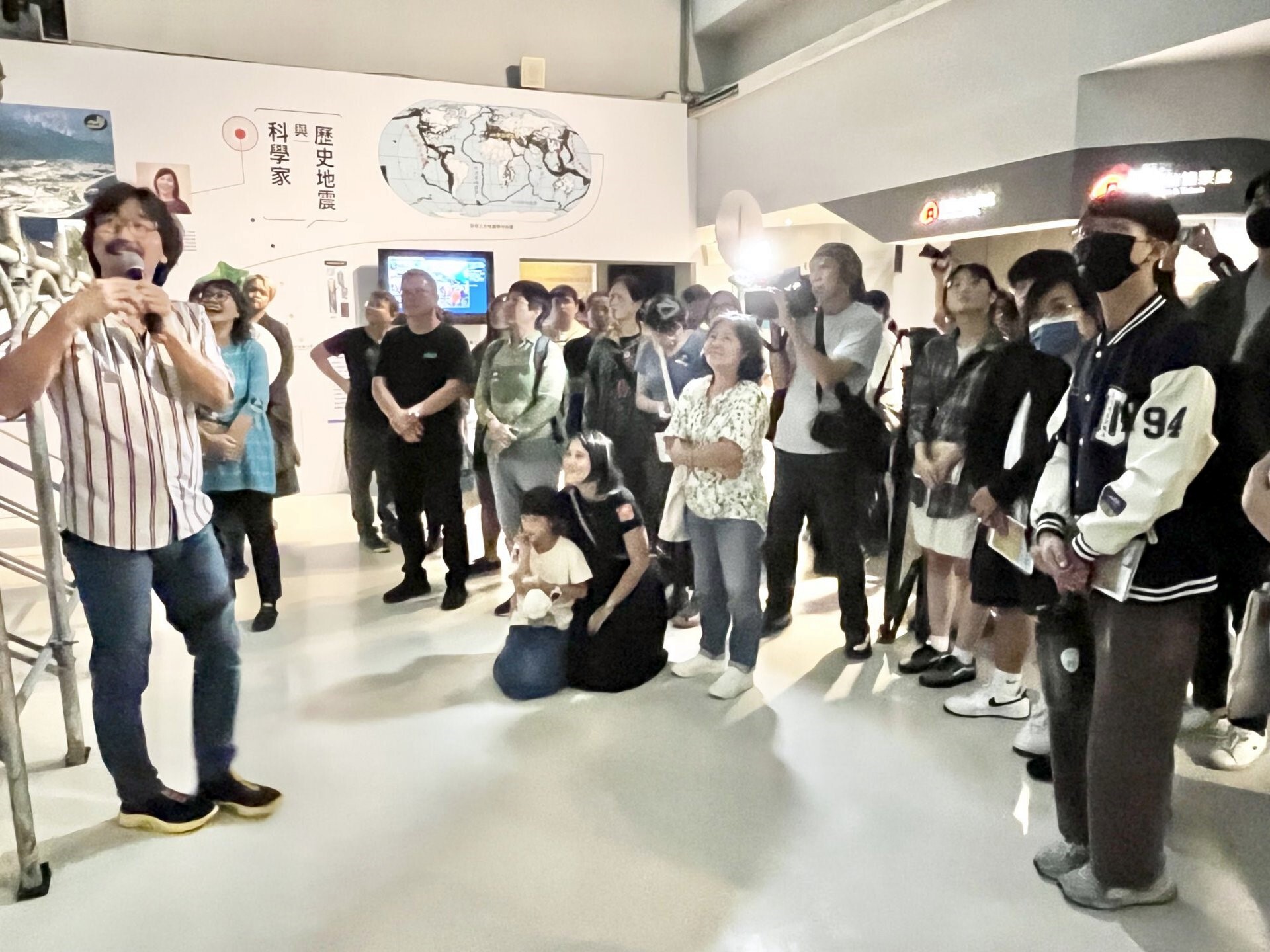 藝術家涂維政解說《地震博物館創作》