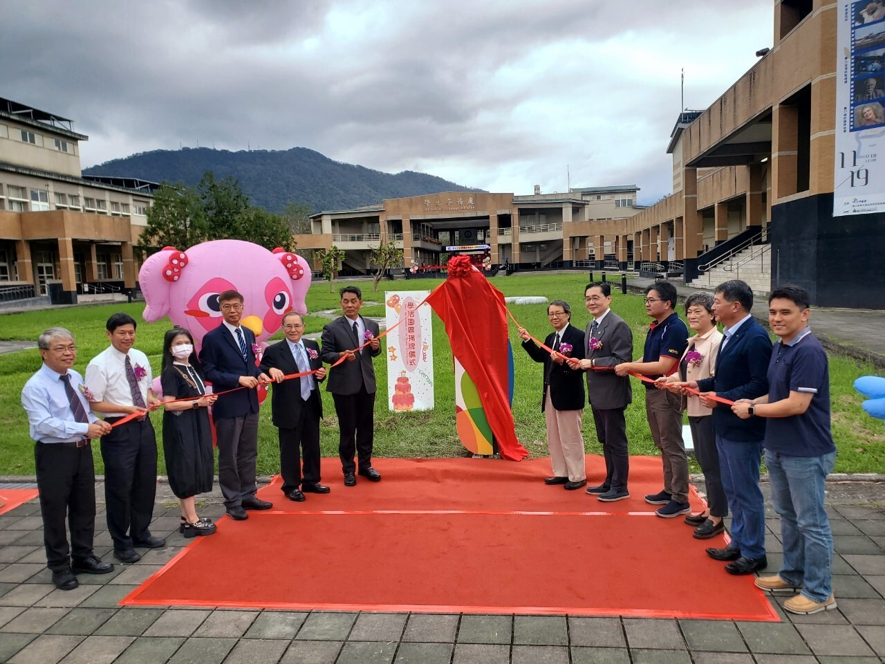 校長協同所有貴賓參與學活園區揭牌儀式