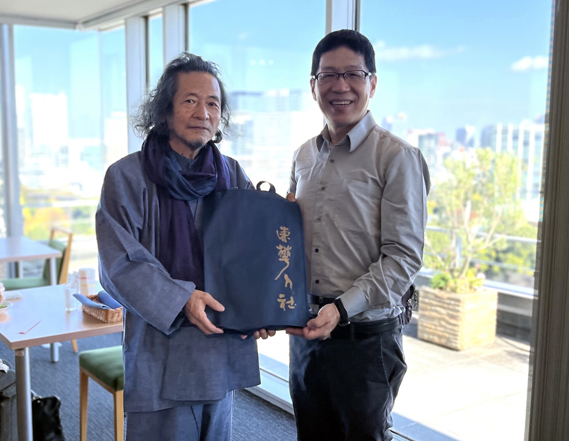 人社院招生大使呂傑華教授拜會二松學舍大學文學部,左為江騰茂博部長