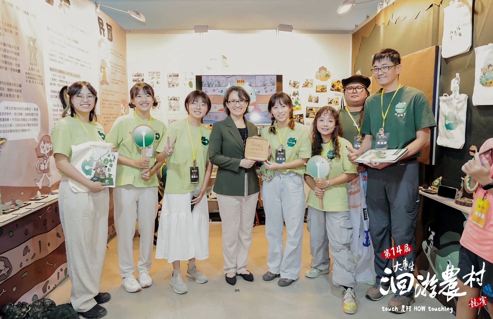 蕭副總統與國立東華大學得獎團隊合影