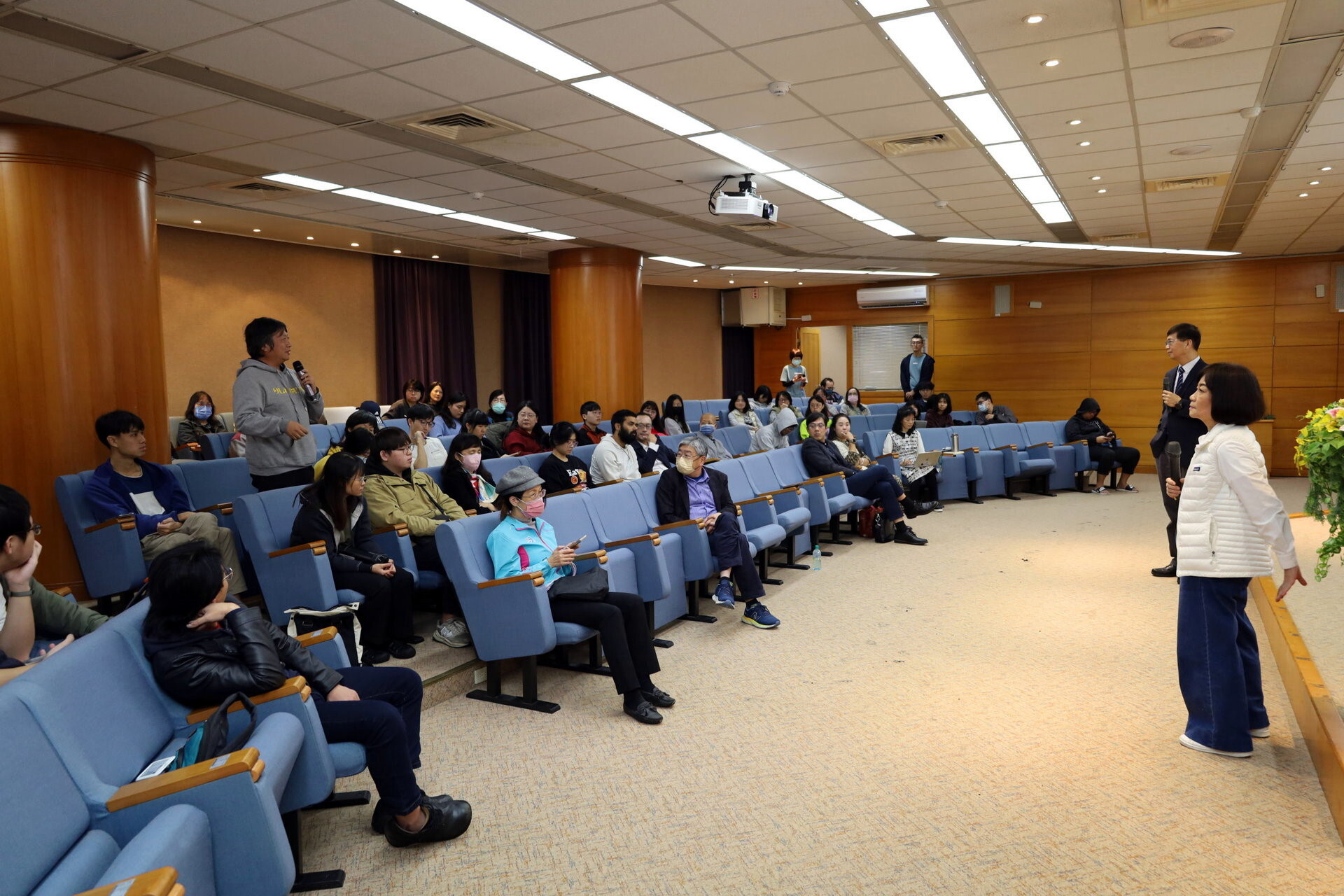 志學村居民把握機會提問現場互動熱烈